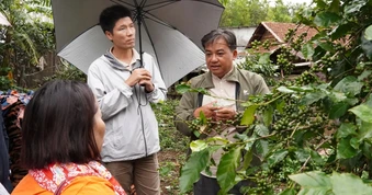 Xã vùng cao mời chuyên gia về hiến kế để khai thác “kho báu” giữa đại ngàn