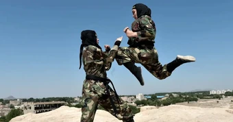 Chuyện về 'đạo quân' ninja nữ của Iran