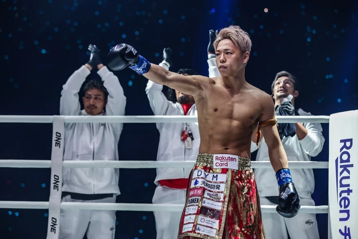 Takeru hạ gục 'người sắt' Rodtang trong ngày chia tay võ đài Takeru hạ gục 'người sắt' Rodtang trong ngày chia tay võ đài