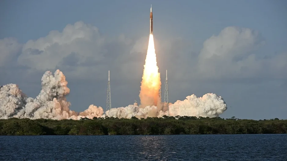 NASA phóng thành công Artemis II và sứ mệnh của những lần đầu tiên NASA phóng thành công Artemis II và sứ mệnh của những lần đầu tiên