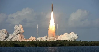NASA phóng thành công Artemis II và sứ mệnh của những lần đầu tiên