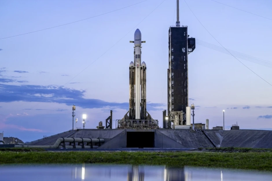 SpaceX hoãn phóng 'siêu tên lửa' Falcon Heavy