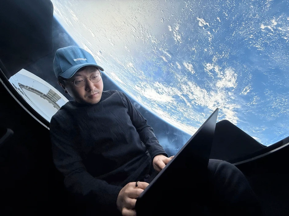 Tỷ phú tiền số thuê SpaceX đưa lên vũ trụ, bay ngang qua Sao Hỏa