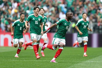 4 mảng sáng tối sau trận thắng bão táp của Mexico