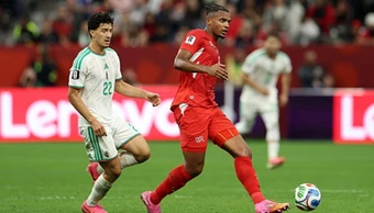 5 dấu ấn Thụy Sĩ hạ Algeria: Bức tường thép và đòn phủ đầu