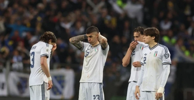 5 lý do khiến Ý thất bại trước Bosnia: Thẻ đỏ tai hại; Moise Kean phung phí cơ hội 5 lý do khiến Ý thất bại trước Bosnia: Thẻ đỏ tai hại; Moise Kean phung phí cơ hội