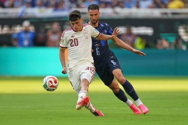 Alex Baena lập công, Tây Ban Nha tiễn Uruguay rời World Cup Alex Baena lập công, Tây Ban Nha tiễn Uruguay rời World Cup