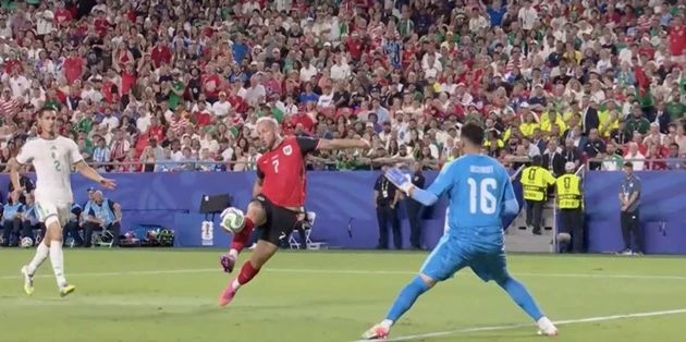 Algeria 0-1 Áo: Arnautovic khai thông thế bế tắc