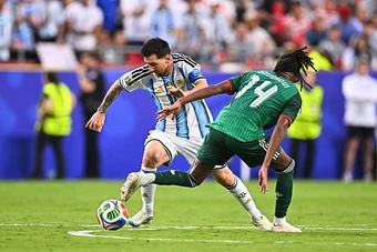 Algeria đòi thẻ đỏ cho Messi trong đơn kiện gửi FIFA