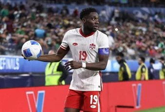 Alphonso Davies khó đá trận mở màn của Canada