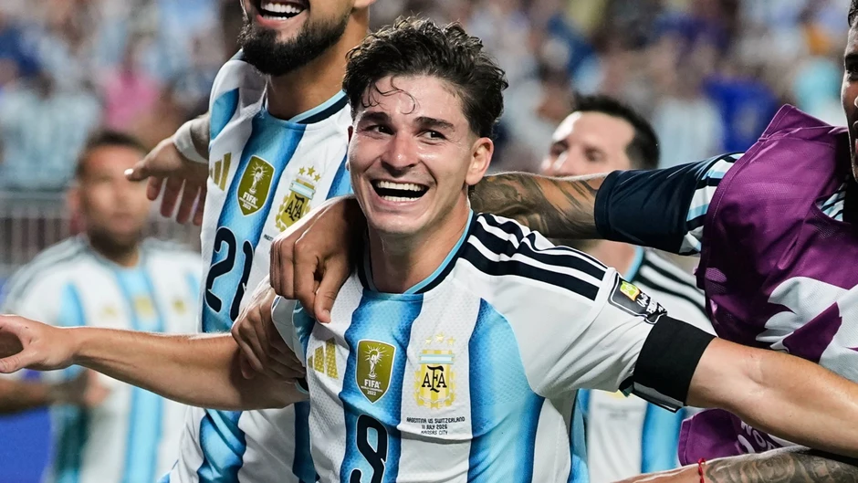 Alvarez xuất thần kết hợp Messi thiên tài, đưa Argentina vào đại chiến với Anh Alvarez xuất thần kết hợp Messi thiên tài, đưa Argentina vào đại chiến với Anh