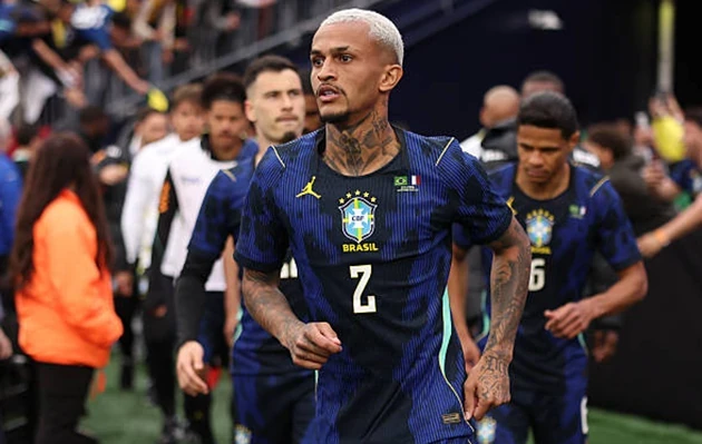 Ancelotti tìm lời giải cho hành lang cánh phải của Brazil Ancelotti tìm lời giải cho hành lang cánh phải của Brazil