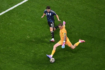 Anh 0-0 Argentina: Alvarez uy hiếp khung thành Pickford