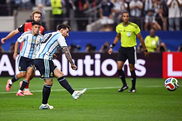 Argentina 2-0 Áo: Messi độc chiếm kỷ lục World Cup với 18 bàn thắng