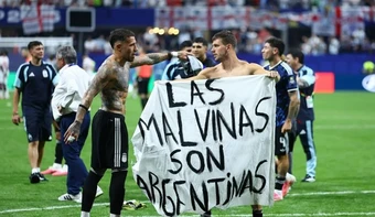 Argentina dính án phạt tiền và treo giò nặng từ FIFA