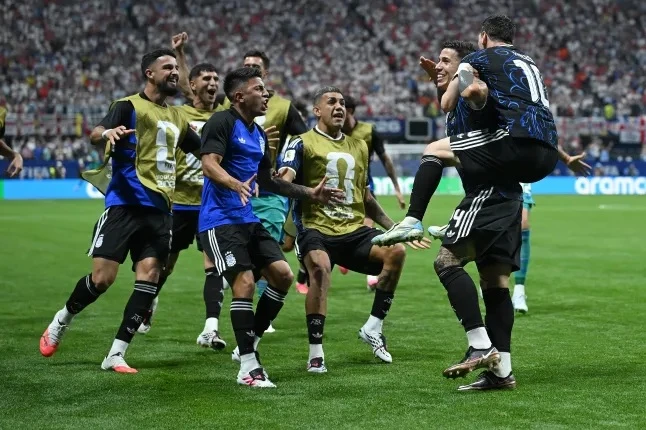 Argentina hạ Anh, Valentin Barco gây phẫn nộ vì hành vi khiêu khích Argentina hạ Anh, Valentin Barco gây phẫn nộ vì hành vi khiêu khích