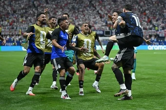 Argentina hạ Anh, Valentin Barco gây phẫn nộ vì hành vi khiêu khích