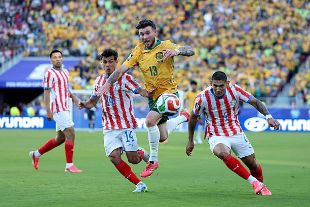 Australia giành vé vào vòng 1/16 World Cup sau trận hòa Paraguay Australia giành vé vào vòng 1/16 World Cup sau trận hòa Paraguay