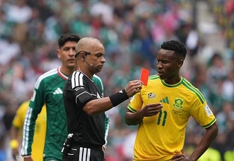 Bài học từ 3 tấm thẻ đỏ trong ngày khai mạc World Cup
