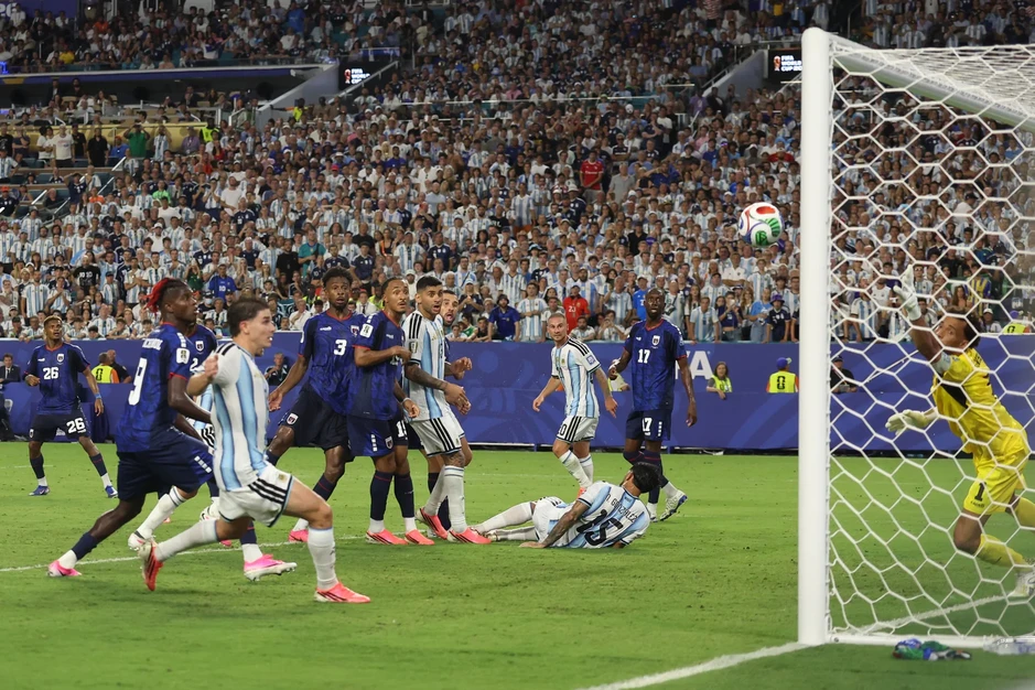 Bài học về sự già rơ của bóng đá châu Phi tại World Cup Bài học về sự già rơ của bóng đá châu Phi tại World Cup