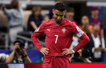 Báo Bồ Đào Nha chỉ trích cái tôi của Ronaldo