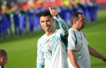 Bị đồn sắp giã từ ĐTQG, Ronaldo bỏ ngỏ tương lai ở Bồ Đào Nha