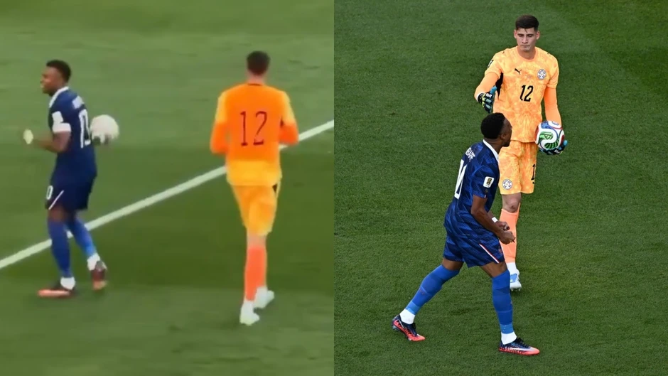 Bị từ chối bắt tay, thủ môn Paraguay ném bóng vào Mbappe Bị từ chối bắt tay, thủ môn Paraguay ném bóng vào Mbappe