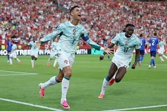 Bồ Đào Nha hạ Croatia: Ronaldo ''viết sử''; Đoạn kết buồn cho Modric