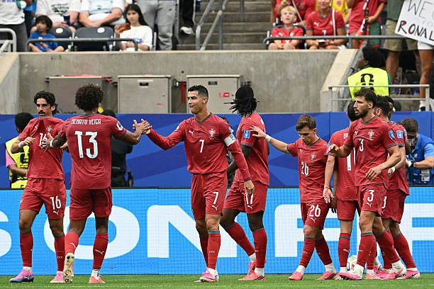 Bồ Đào Nha hủy diệt Uzbekistan 5 bàn trong ngày Ronaldo đi vào lịch sử Bồ Đào Nha hủy diệt Uzbekistan 5 bàn trong ngày Ronaldo đi vào lịch sử