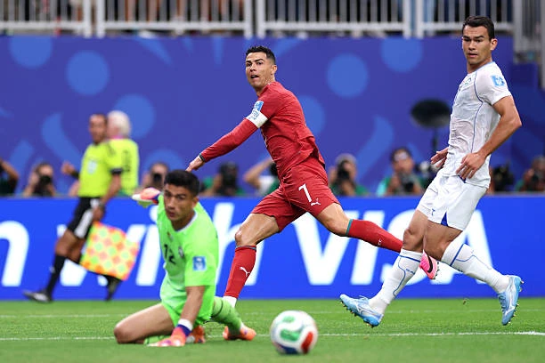 Bồ Đào Nha hủy diệt Uzbekistan 5 bàn trong ngày Ronaldo đi vào lịch sử Bồ Đào Nha hủy diệt Uzbekistan 5 bàn trong ngày Ronaldo đi vào lịch sử