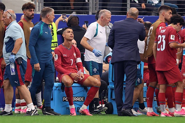 Bồ Đào Nha trả giá cho sự nhu nhược của Roberto Martinez Bồ Đào Nha trả giá cho sự nhu nhược của Roberto Martinez