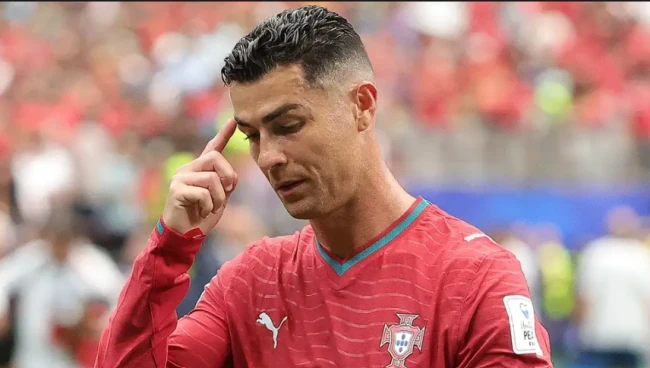 Bothroyd khuyên Ronaldo nên dự bị tại tuyển Bồ Đào Nha Bothroyd khuyên Ronaldo nên dự bị tại tuyển Bồ Đào Nha