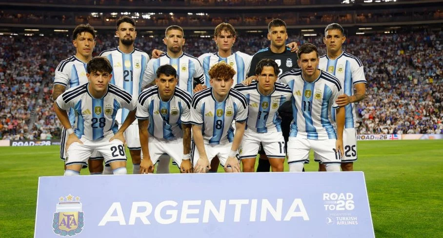 Cách Lisandro Martinez điều tiết lối chơi cho Argentina