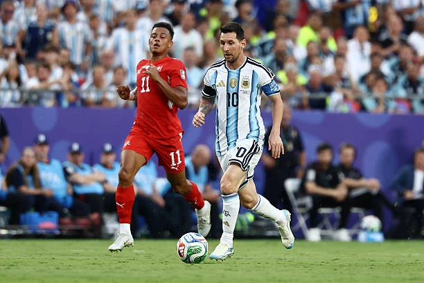 Cách Messi định đoạt số phận của Thụy Sỹ mà không cần ghi bàn Cách Messi định đoạt số phận của Thụy Sỹ mà không cần ghi bàn