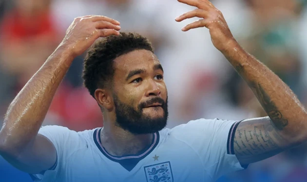 Cách Reece James đối phó sức ép từ tuyển Argentina Cách Reece James đối phó sức ép từ tuyển Argentina