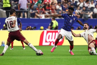 Cách Rodri và Fabian Ruiz bóp nghẹt tuyến giữa tuyển Pháp