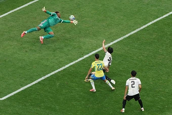 Cách tuyển Brazil phá vỡ cấu trúc phòng ngự của Nhật Bản