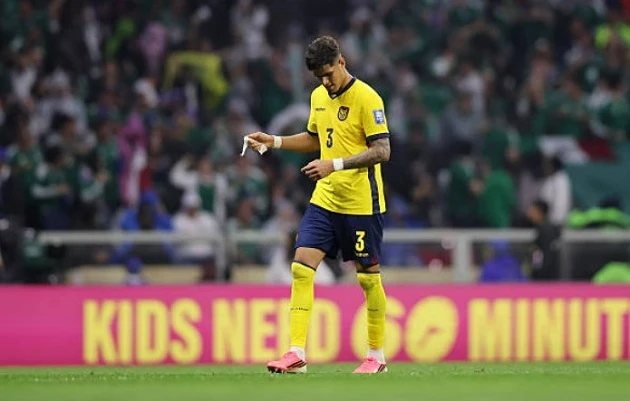 Cái đầu nóng của Hincapie qua góc máy ở Azteca Cái đầu nóng của Hincapie qua góc máy ở Azteca