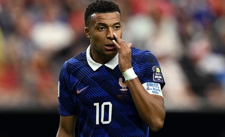 Cái gục đầu đầy khắc khoải từ Mbappe Cái gục đầu đầy khắc khoải từ Mbappe