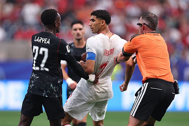 Canada 0-0 Morocco: Hakimi lao vào xô xát