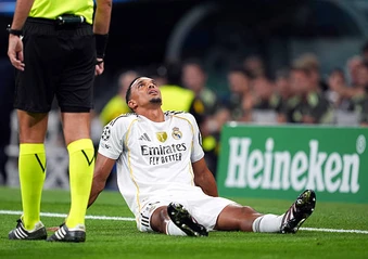 Canh bạc Alexander-Arnold đang khiến Tuchel trả giá