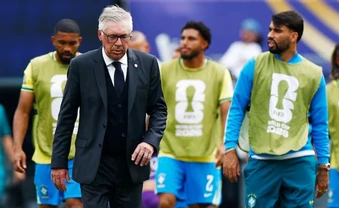 Canh bạc lỗi của Ancelotti đẩy Brazil vào vũng lầy lịch sử
