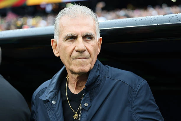 Carlos Queiroz tố tuyển Anh may mắn thoát thẻ đỏ Carlos Queiroz tố tuyển Anh may mắn thoát thẻ đỏ