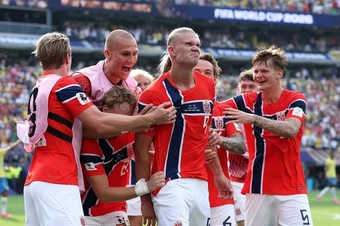 Carragher so sánh tài năng của Kane và Haaland