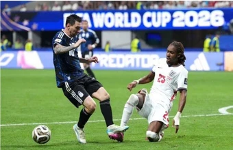 CĐV Anh tố VAR thiên vị Messi ở bán kết
