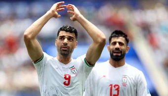 CĐV Iran chia rẽ sâu sắc dù tuyển nhà cầm hòa Bỉ