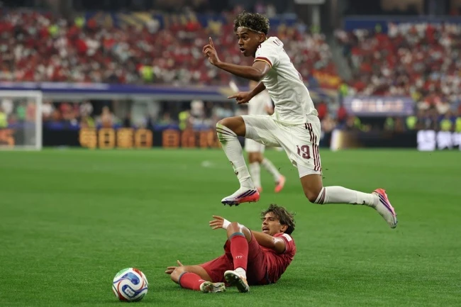 Chấm điểm tuyển Bồ Đào Nha: Nỗi buồn nơi Ronaldo; Fernandes nhạt nhòa Chấm điểm tuyển Bồ Đào Nha: Nỗi buồn nơi Ronaldo; Fernandes nhạt nhòa