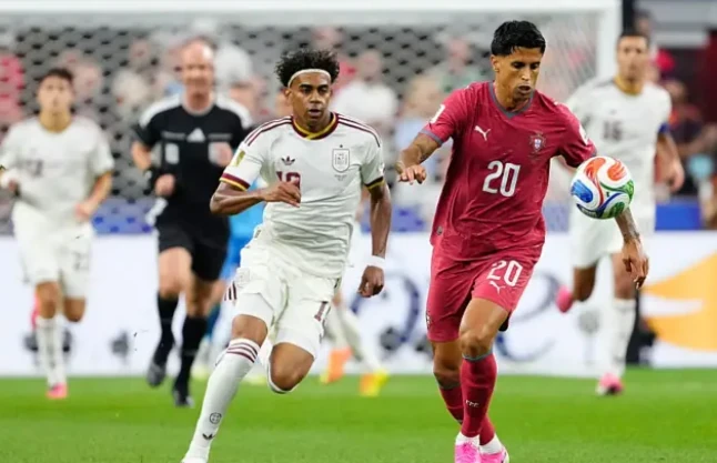 Chấm điểm tuyển Bồ Đào Nha: Nỗi buồn nơi Ronaldo; Fernandes nhạt nhòa Chấm điểm tuyển Bồ Đào Nha: Nỗi buồn nơi Ronaldo; Fernandes nhạt nhòa