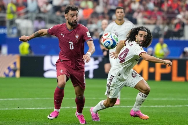 Chấm điểm tuyển Bồ Đào Nha: Nỗi buồn nơi Ronaldo; Fernandes nhạt nhòa Chấm điểm tuyển Bồ Đào Nha: Nỗi buồn nơi Ronaldo; Fernandes nhạt nhòa