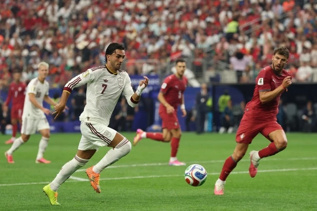 Chấm điểm tuyển Bồ Đào Nha: Nỗi buồn nơi Ronaldo; Fernandes nhạt nhòa Chấm điểm tuyển Bồ Đào Nha: Nỗi buồn nơi Ronaldo; Fernandes nhạt nhòa